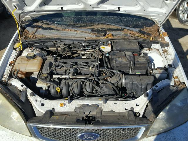 1FAFP34N67W301835 - 2007 FORD FOCUS ZX4 WHITE photo 7