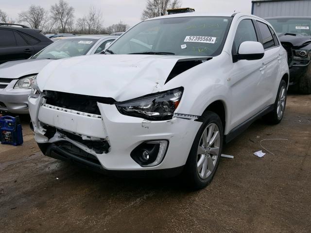 4A4AP4AUXFE048389 - 2015 MITSUBISHI OUTLANDER WHITE photo 2