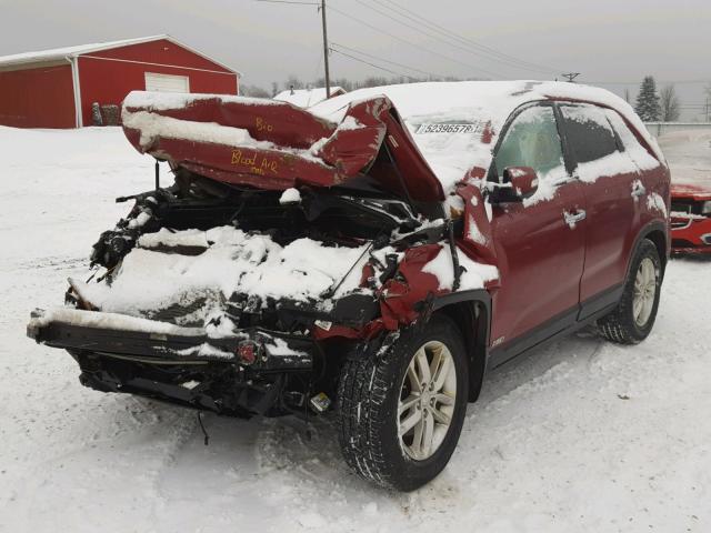 5XYKTDA79FG616995 - 2015 KIA SORENTO LX RED photo 2