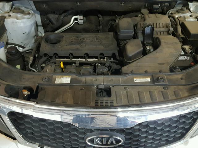 5XYKT3A16BG064856 - 2011 KIA SORENTO BA SILVER photo 7