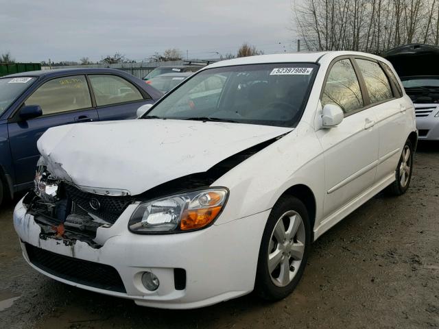 KNAFE161375004927 - 2007 KIA SPECTRA5 S WHITE photo 2