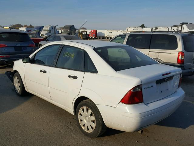 1FAFP34N26W178095 - 2006 FORD FOCUS ZX4 WHITE photo 3