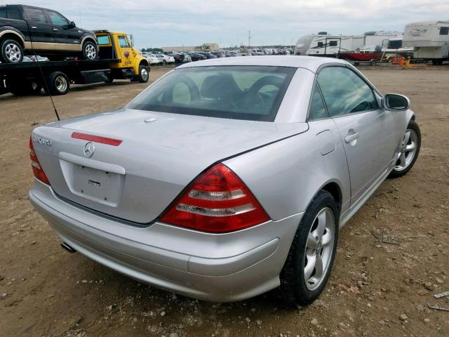 WDBKK65F21F179528 - 2001 MERCEDES-BENZ SLK 320 SILVER photo 4