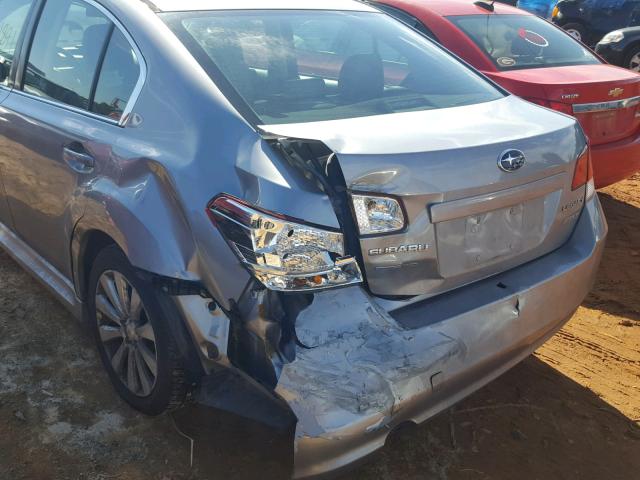 4S3BMBK67A3226563 - 2010 SUBARU LEGACY 2.5 SILVER photo 9