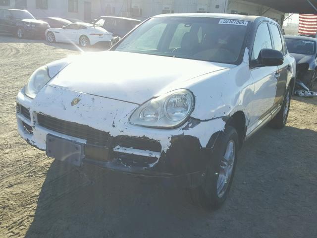 WP1AA29P64LA20608 - 2004 PORSCHE CAYENNE WHITE photo 2