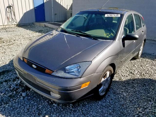 3FAFP37384R106313 - 2004 FORD FOCUS ZX5 GRAY photo 2