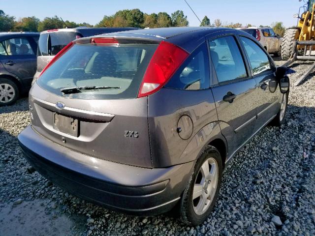 3FAFP37384R106313 - 2004 FORD FOCUS ZX5 GRAY photo 4