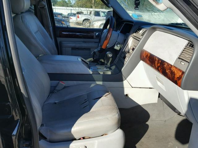 5LMFU28555LJ14391 - 2005 LINCOLN NAVIGATOR 黑色 照片 5