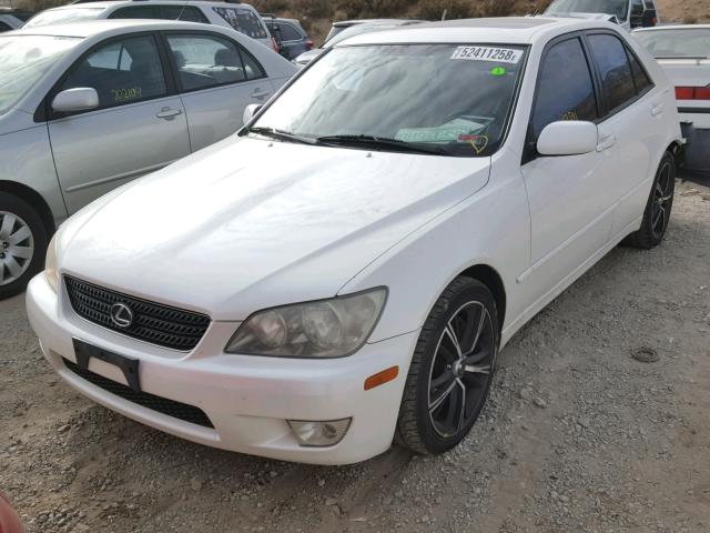 JTHBD192630070841 - 2003 LEXUS IS 300 WHITE photo 2