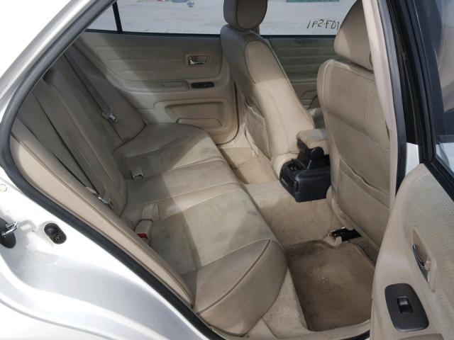 JTHBD192630070841 - 2003 LEXUS IS 300 WHITE photo 6