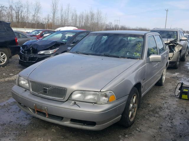 YV1LS5572W2515647 - 1998 VOLVO S70 GRAY photo 2