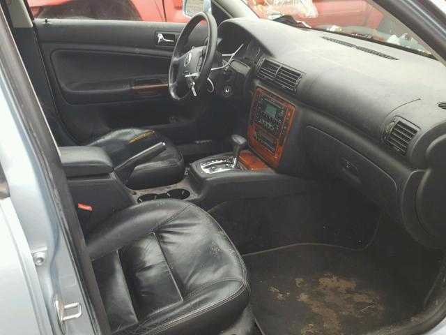 WVWWH63B92E264987 - 2002 VOLKSWAGEN PASSAT GLX 蓝色 照片 5