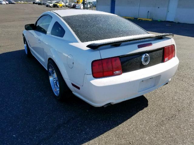 1ZVFT82HX65120481 - 2006 FORD MUSTANG GT WHITE photo 3