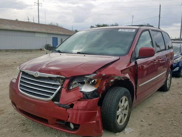 2A4RR5D12AR386323 - 2010 CHRYSLER TOWN & COU RED photo 2