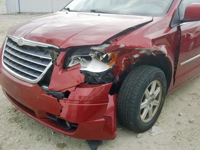 2A4RR5D12AR386323 - 2010 CHRYSLER TOWN & COU RED photo 9