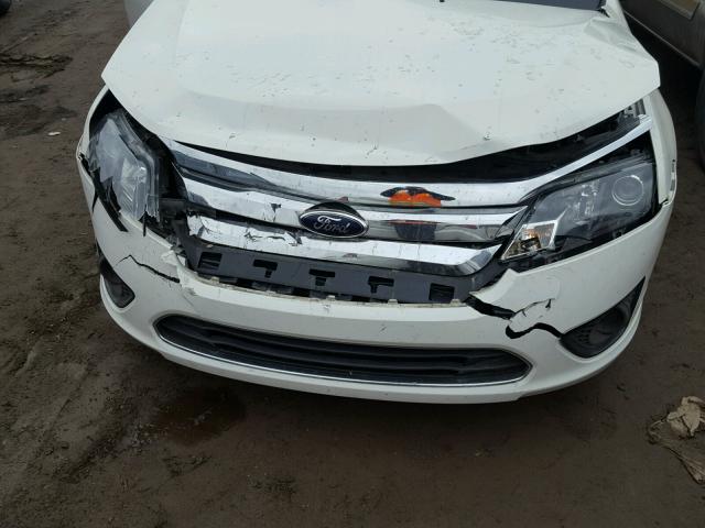 3FAHP0GA0CR348582 - 2012 FORD FUSION S WHITE photo 9