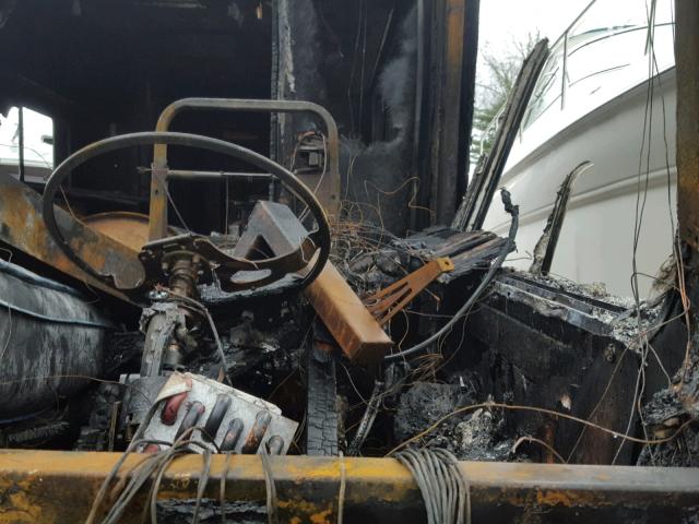 1RF12051421014697 - 2002 ROADMASTER RAIL MONOCOQUE Білий фото 10