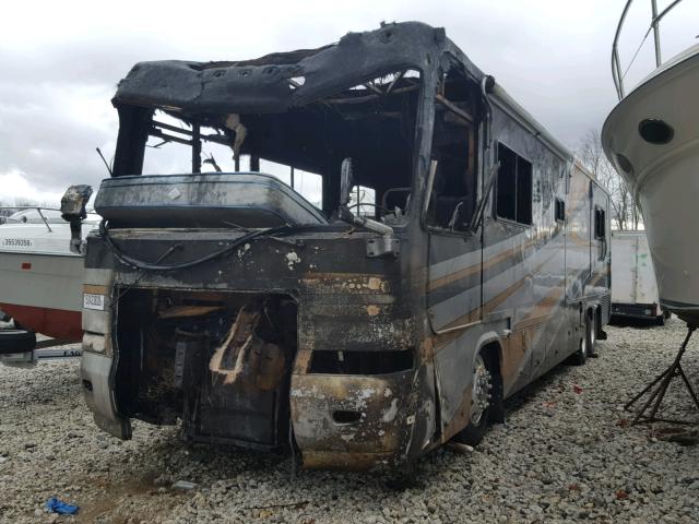 1RF12051421014697 - 2002 ROADMASTER RAIL MONOCOQUE Білий фото 2