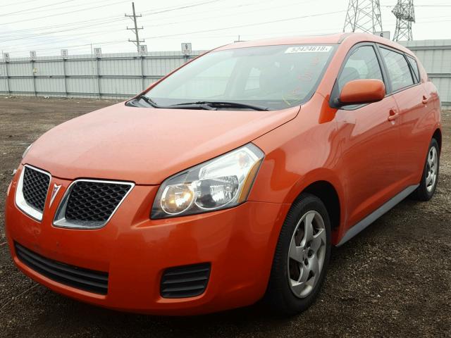 5Y2SL6E83AZ402044 - 2010 PONTIAC VIBE ORANGE photo 2