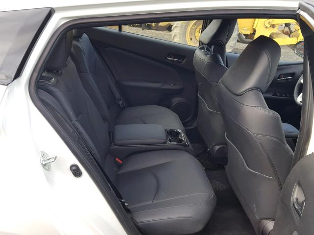 JTDKARFP6J3078152 - 2018 TOYOTA PRIUS PRIM 白色 照片 6