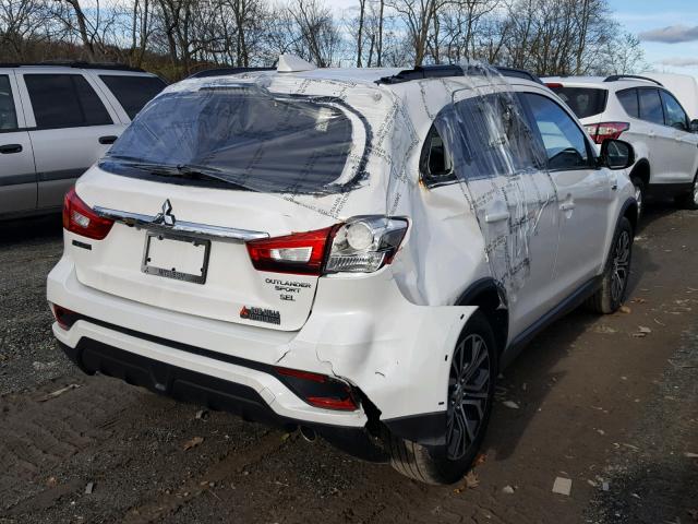 JA4AP4AW8JZ026041 - 2018 MITSUBISHI OUTLANDER WHITE photo 4