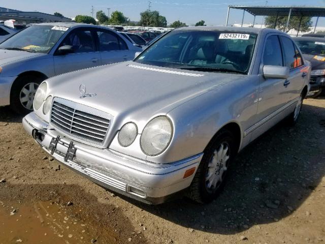 WDBJF25H8XA757888 - 1999 MERCEDES-BENZ E 300TD SILVER photo 2