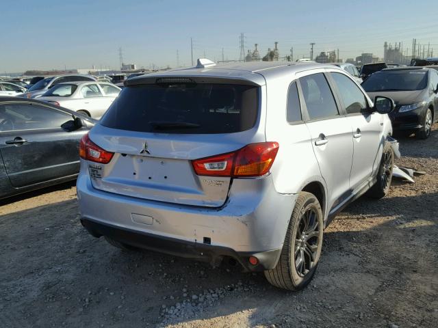 JA4AP3AU7HZ070129 - 2017 MITSUBISHI OUTLANDER SILVER photo 4