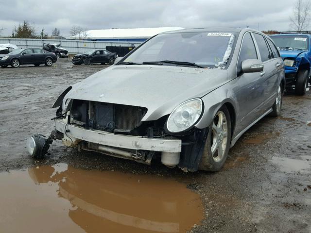 4JGCB65E86A002737 - 2006 MERCEDES-BENZ R 350 GRAY photo 2