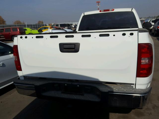 1GT3CZBG3AF146202 - 2010 GMC SIERRA C25 WHITE photo 6