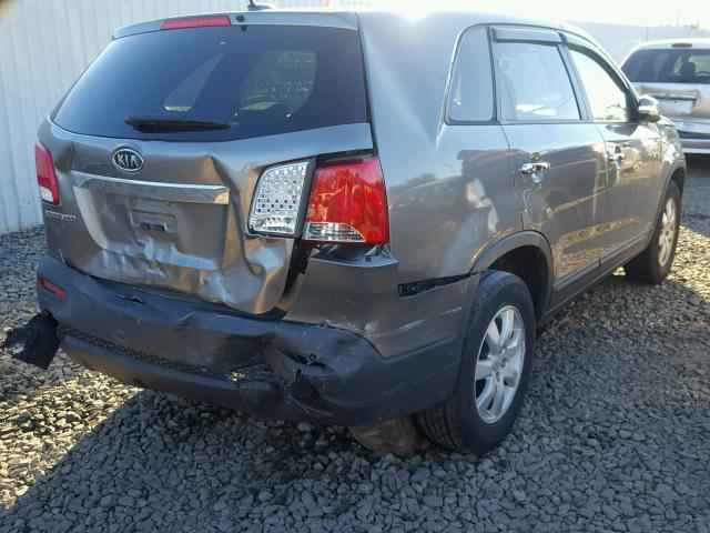 5XYKTDA69DG386539 - 2013 KIA SORENTO LX CHARCOAL photo 4