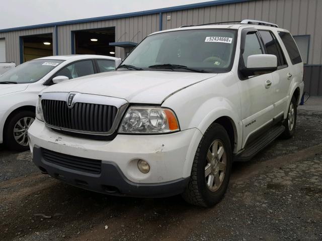 5LMFU28R84LJ13768 - 2004 LINCOLN NAVIGATOR Biały zdjęcie 2