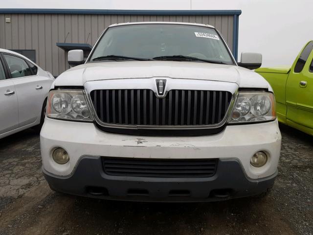 5LMFU28R84LJ13768 - 2004 LINCOLN NAVIGATOR Biały zdjęcie 9
