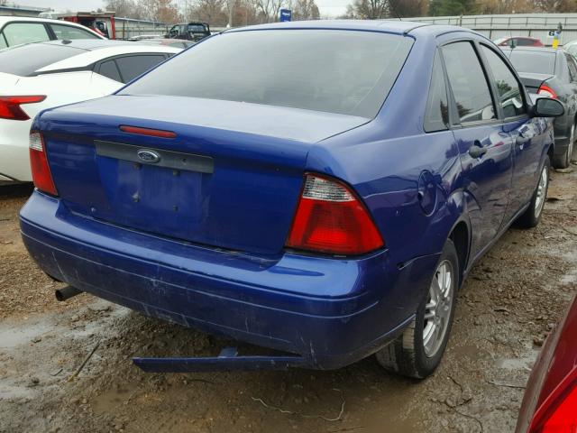 1FAFP34N46W233257 - 2006 FORD FOCUS ZX4 BLUE photo 4