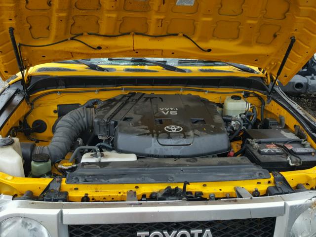 JTEBU11F170077276 - 2007 TOYOTA FJ CRUISER YELLOW photo 7