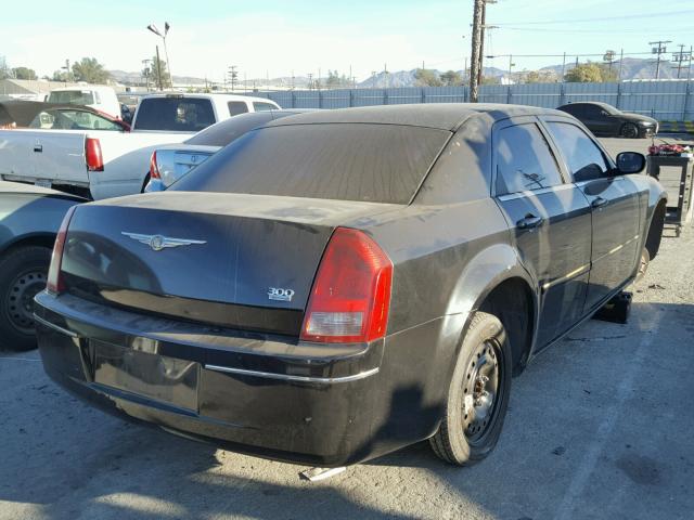 2C3KA53G36H199193 - 2006 CHRYSLER 300 TOURIN BLACK photo 4