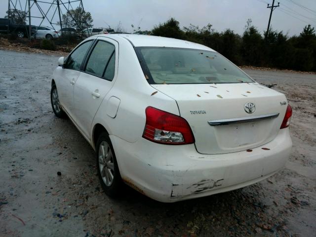 JTDBT903591315947 - 2009 TOYOTA YARIS WHITE photo 3