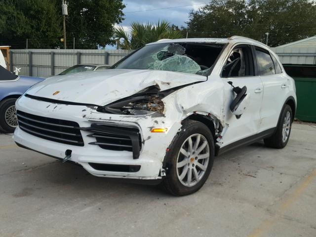 WP1AA2AY9KDA02437 - 2019 PORSCHE CAYENNE WHITE photo 2