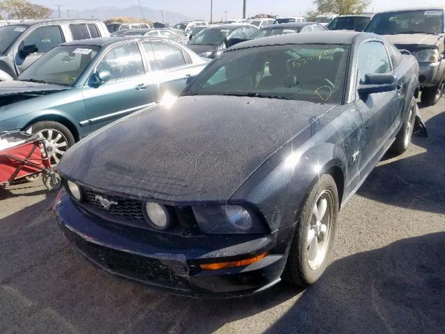 1ZVFT82H075199564 - 2007 FORD MUSTANG GT BLACK photo 2