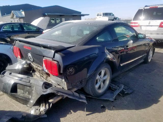 1ZVFT82H075199564 - 2007 FORD MUSTANG GT BLACK photo 4
