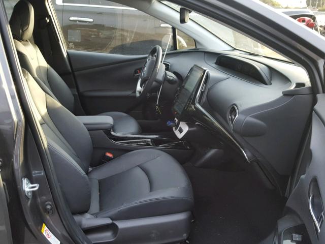 JTDKARFP7H3057515 - 2017 TOYOTA PRIUS PRIM ნაცრისფერი ფოტო 5
