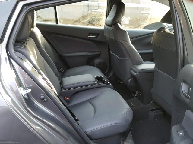 JTDKARFP7H3057515 - 2017 TOYOTA PRIUS PRIM ნაცრისფერი ფოტო 6