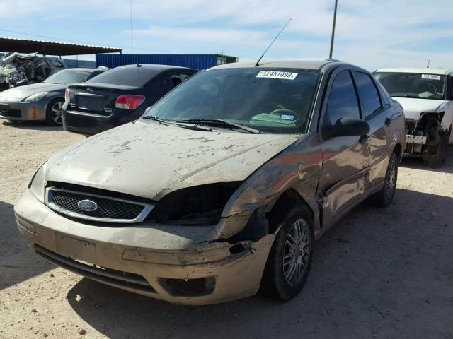 1FAFP34N96W225039 - 2006 FORD FOCUS ZX4 CREAM photo 2