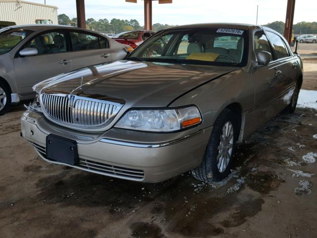 1LNHM81V76Y615277 - 2006 LINCOLN TOWN CAR S TAN photo 2