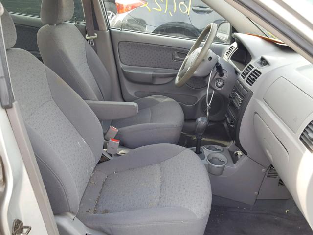 KNADC125346303846 - 2004 KIA RIO SILVER photo 5