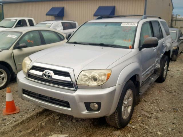 JTEZU14R378072926 - 2007 TOYOTA 4RUNNER SR SILVER photo 2