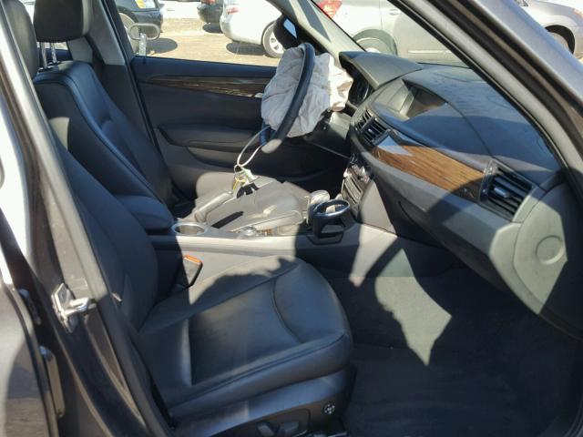 WBAVM5C56DVV90256 - 2013 BMW X1 XDRIVE3 رمادي صورة 5