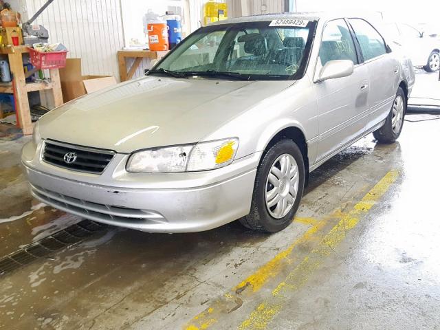 4T1BG28K2YU000569 - 2000 TOYOTA CAMRY CE GRAY photo 2