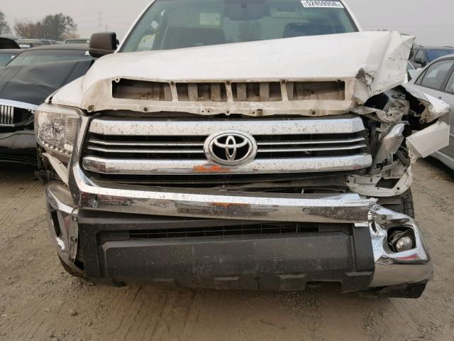 5TFDY5F10GX558360 - 2016 TOYOTA TUNDRA CRE WHITE photo 7