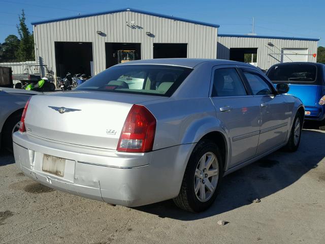 2C3KA53G97H883666 - 2007 CHRYSLER 300 TOURIN SILVER photo 4