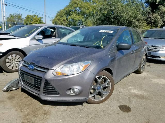 1FAHP3K27CL227936 - 2012 FORD FOCUS SE GRAY photo 2